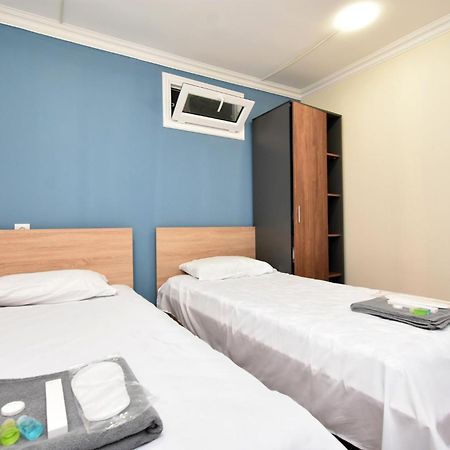 Aaaa Hotel Jerevan Buitenkant foto