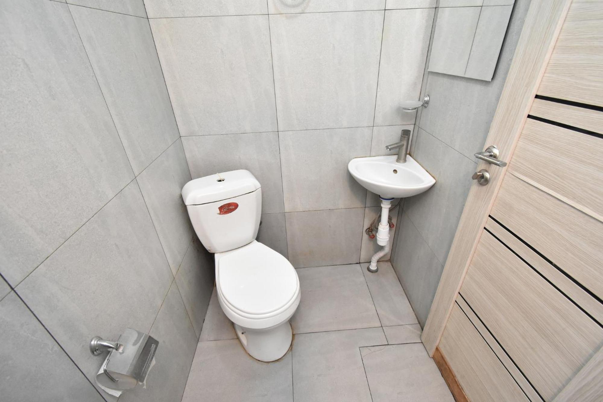 Aaaa Hotel Jerevan Buitenkant foto